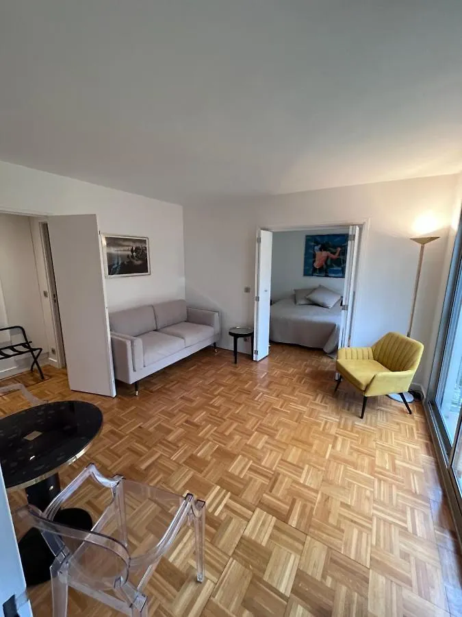 Suite 2 Pieces Sur Jardin Paris