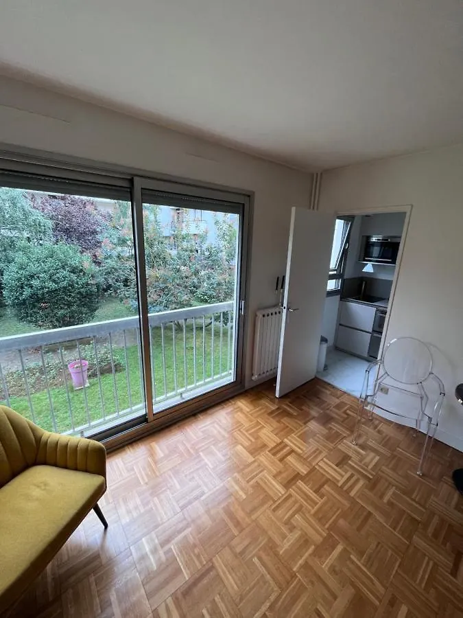 Suite 2 Pieces Sur Jardin Paris