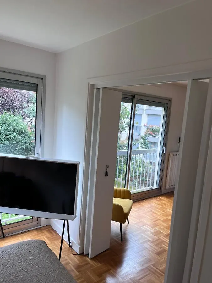 Apartment Suite 2 Pieces Sur Jardin Paris France