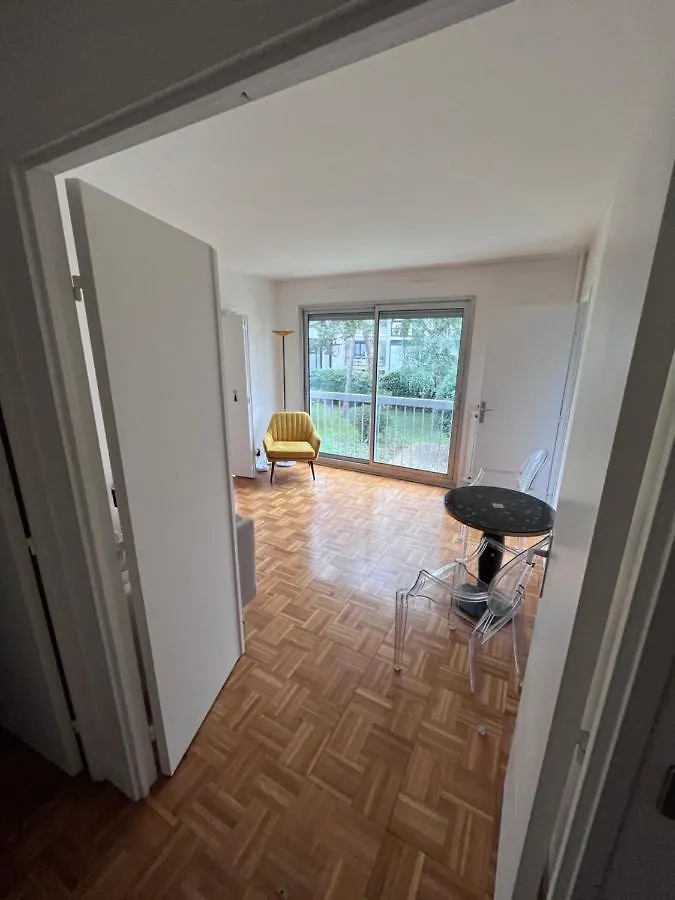 Suite 2 Pieces Sur Jardin Paris France